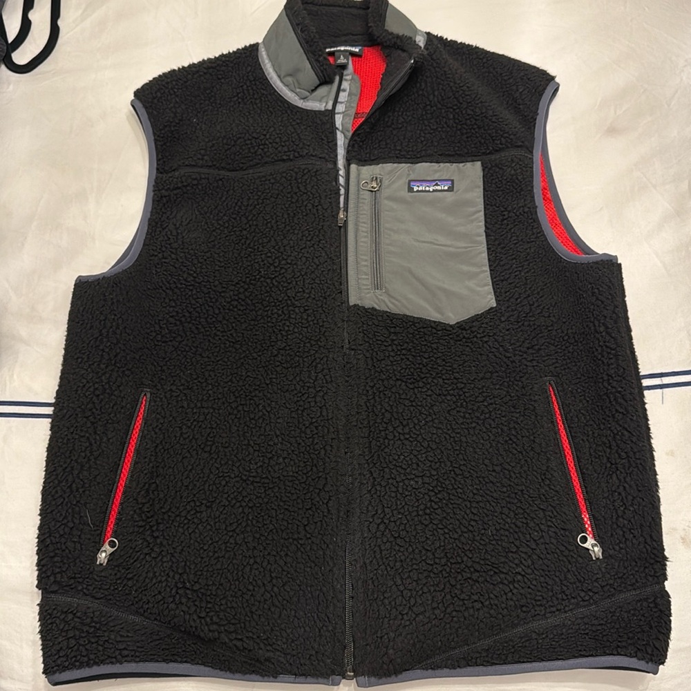 Men’s black Polyester Patagonia Vest. Retro Fleece Large